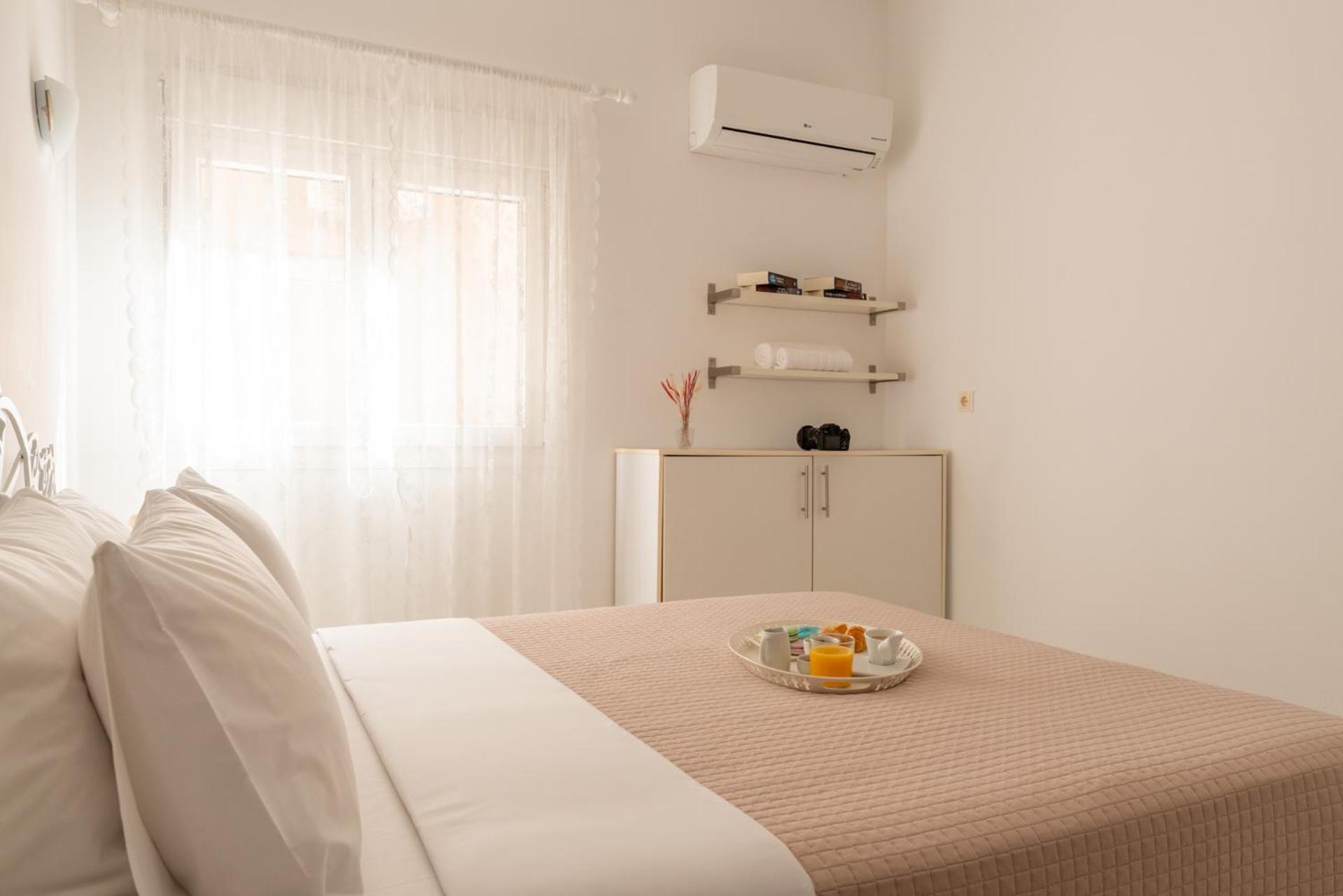 Elio A 1Bdr Apt With Garden 1 Min From The Beach By Hospi Iraklio Exterior foto