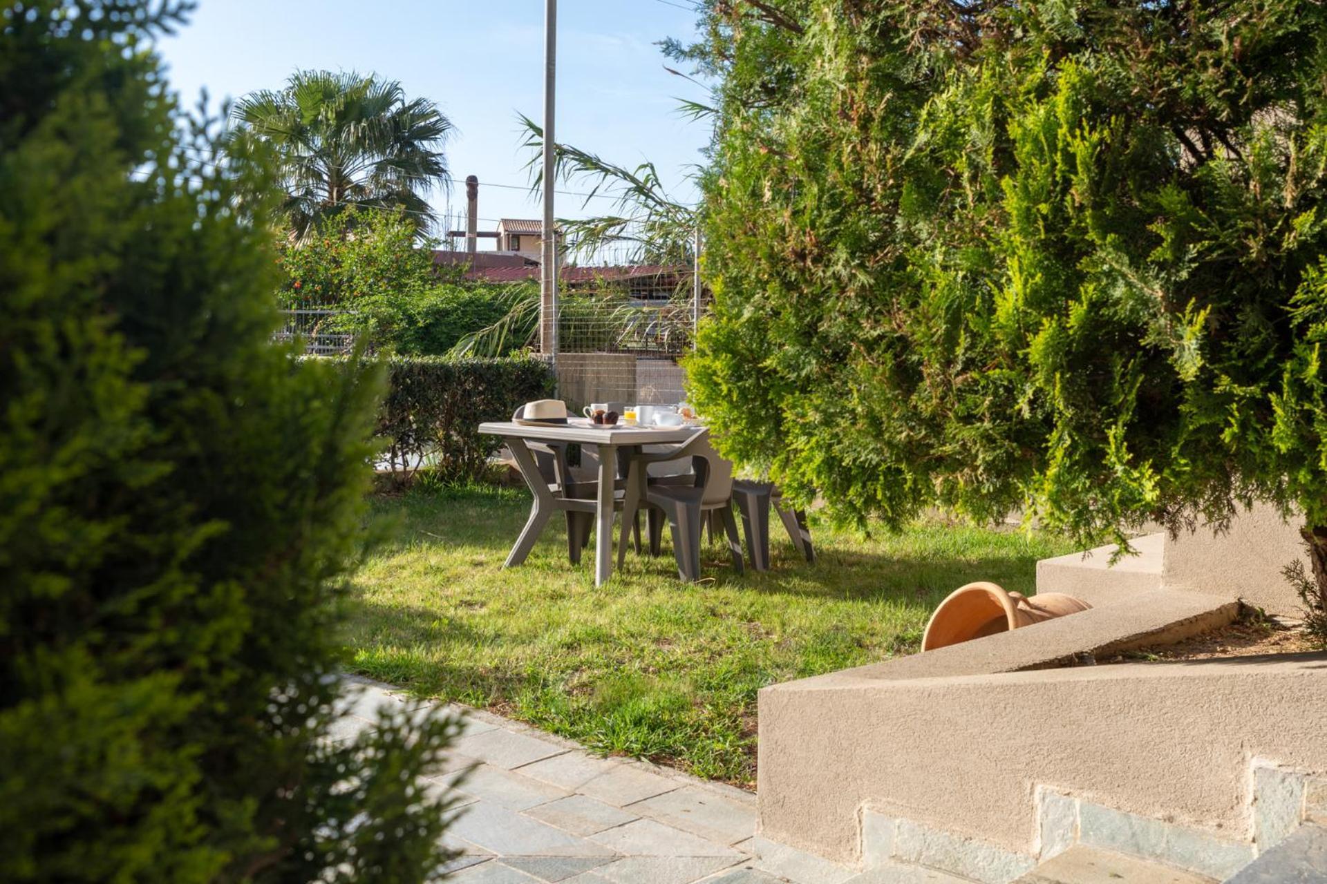 Elio A 1Bdr Apt With Garden 1 Min From The Beach By Hospi Iraklio Exterior foto